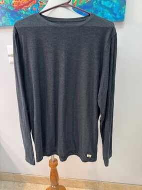 Men's Vuori Long-Sleeve Crewneck Shirt - Heather Gray EUC